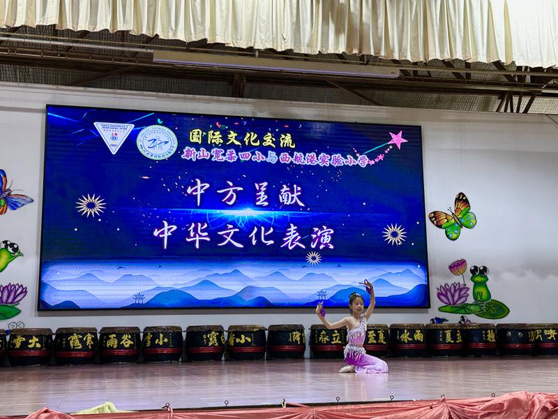 我校学生表演 (6)