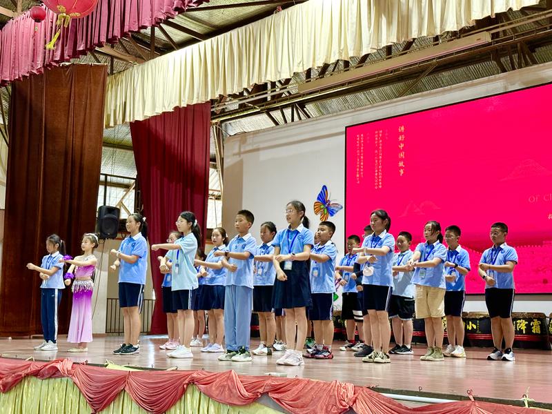 我校学生表演 (1)